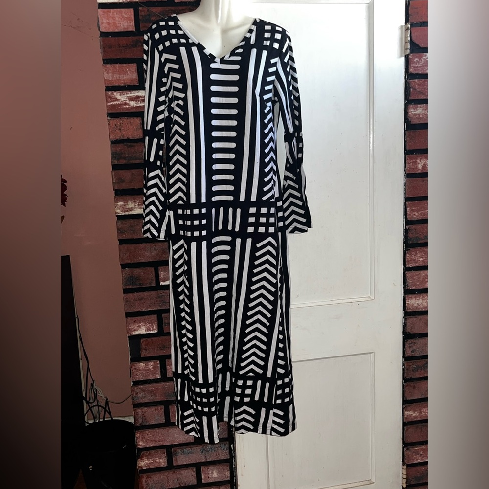 Ashro Monochrome Long Sleeve Maxi Dress - Picture 4 of 5